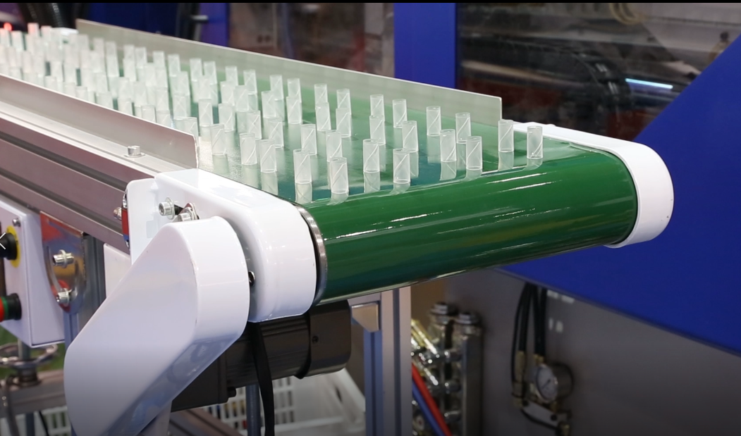 安騰55T注塑機演示口紅管