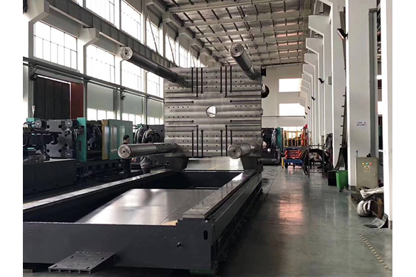   LOG 2800噸夾緊單元 3300噸注塑單元。 根據(jù)您的需求設(shè)計(jì)定制機(jī)器！ 